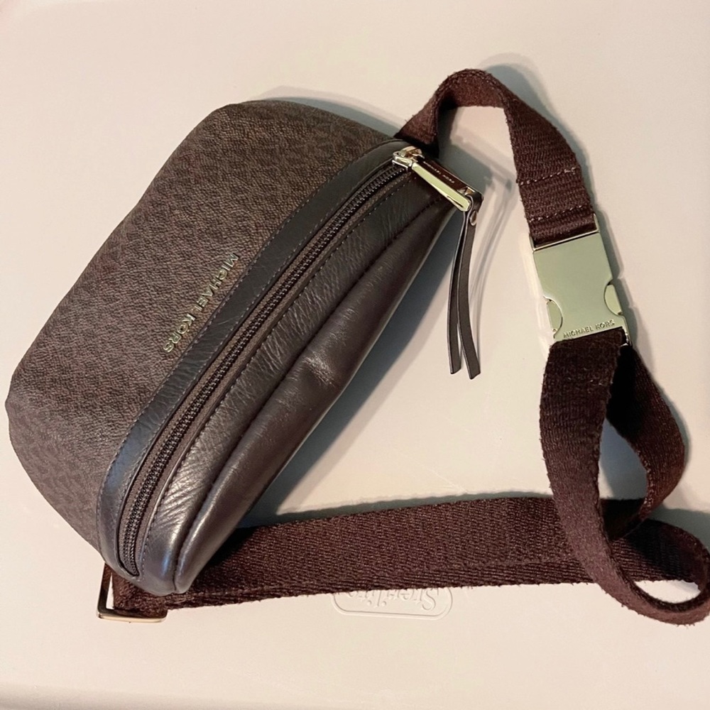 Micheal kors signature Fanny pack